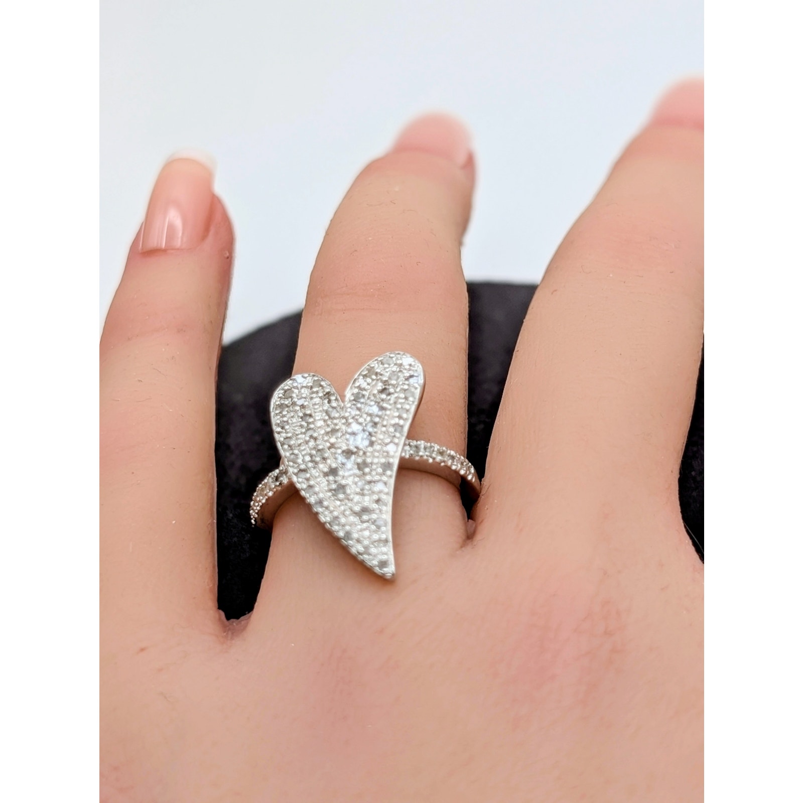925 Sterling Tests As Diamond Pave Curved Heart Ring Size Between 675  7